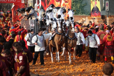 Carnevale-Carro-e-Aranceri